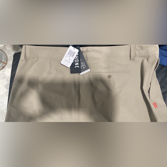 RHONE-8" RESORT SHORT
Quick Dry Water Shorts Made of Fine Italian Fabric - Picture 2 of 5